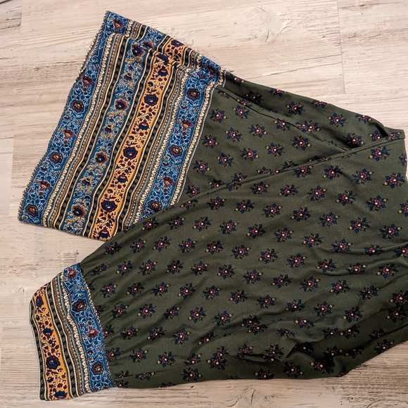 Earthbound bell bottoms Paisley flowers green size medium - Picture 4 of 5